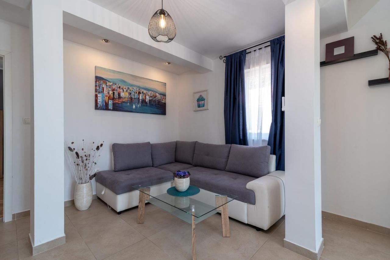 Apartments Dobrila Kaštel Novi Zewnętrze zdjęcie