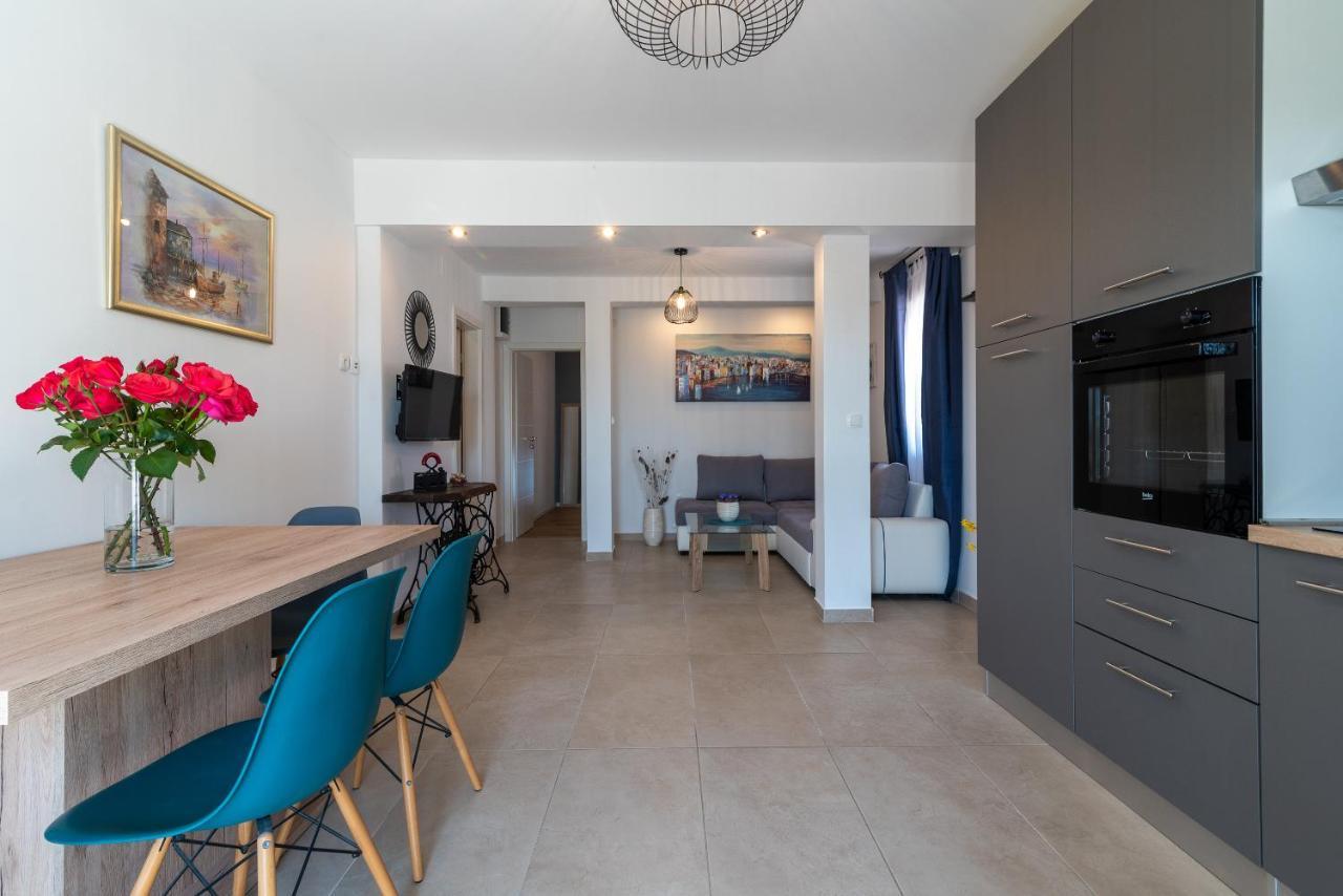 Apartments Dobrila Kaštel Novi Zewnętrze zdjęcie