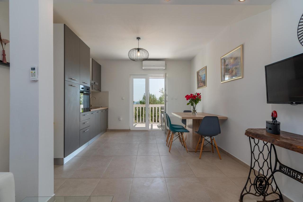Apartments Dobrila Kaštel Novi Zewnętrze zdjęcie