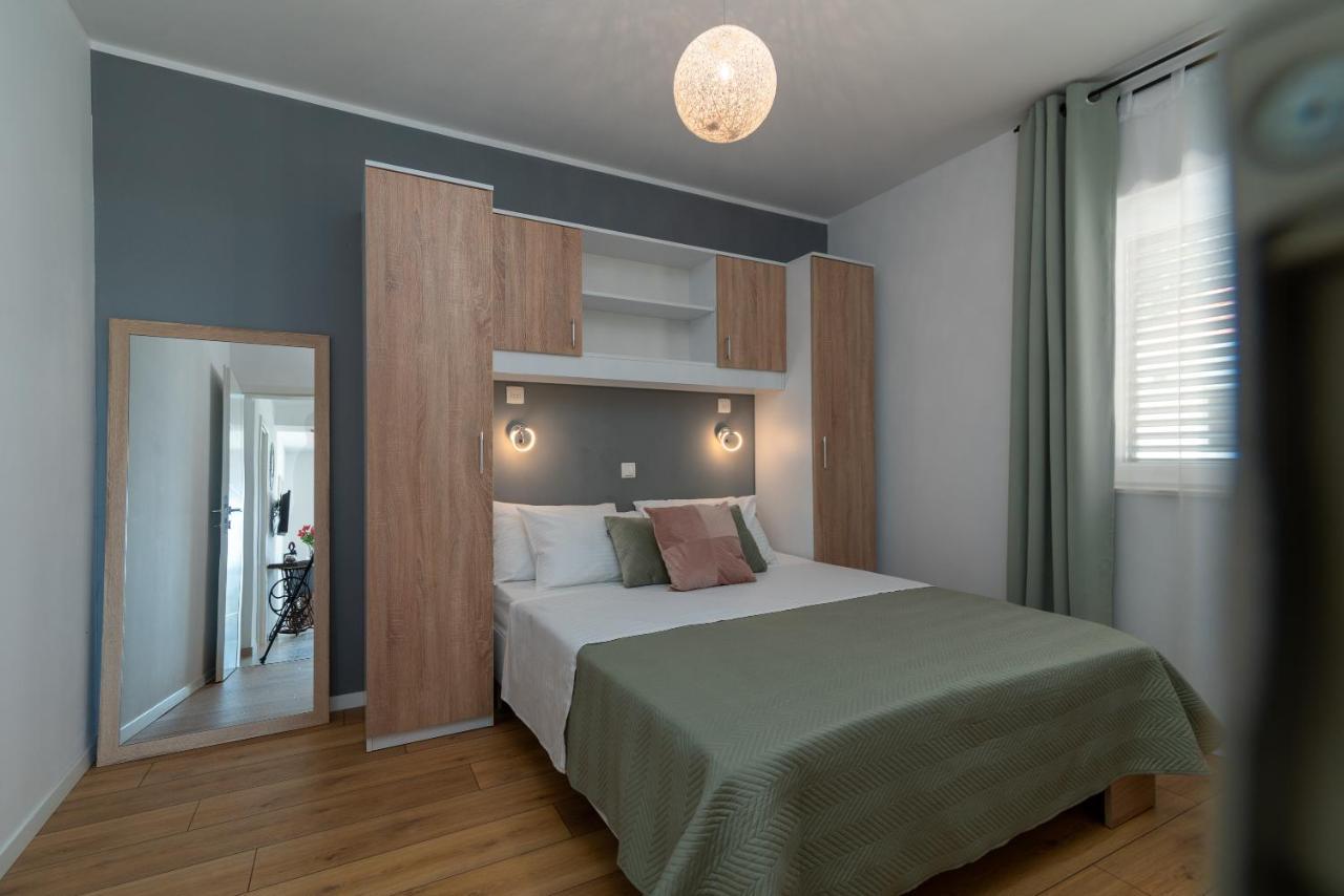 Apartments Dobrila Kaštel Novi Zewnętrze zdjęcie