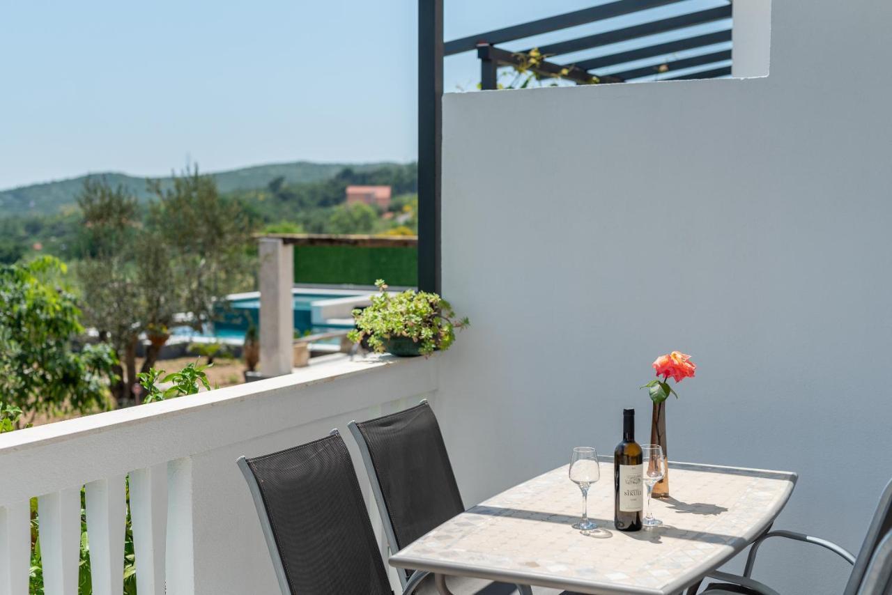 Apartments Dobrila Kaštel Novi Zewnętrze zdjęcie