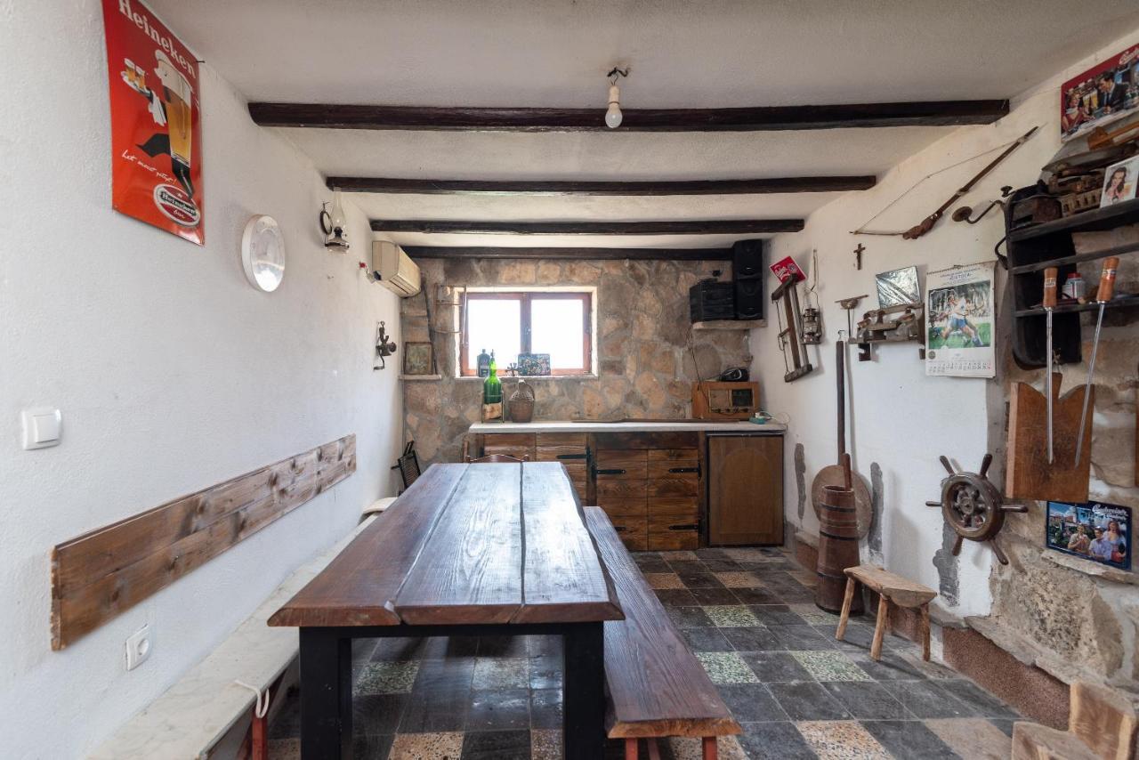 Apartments Dobrila Kaštel Novi Zewnętrze zdjęcie