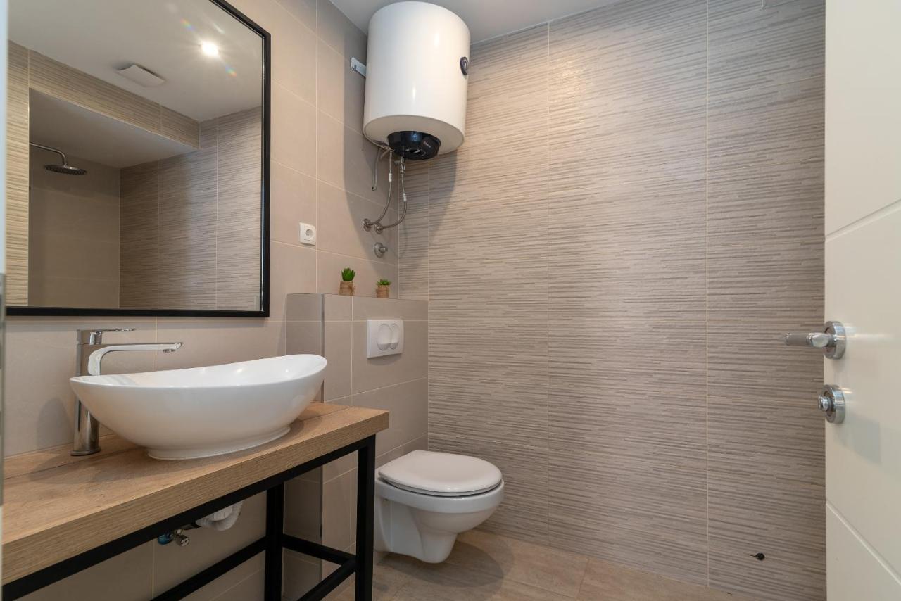 Apartments Dobrila Kaštel Novi Zewnętrze zdjęcie
