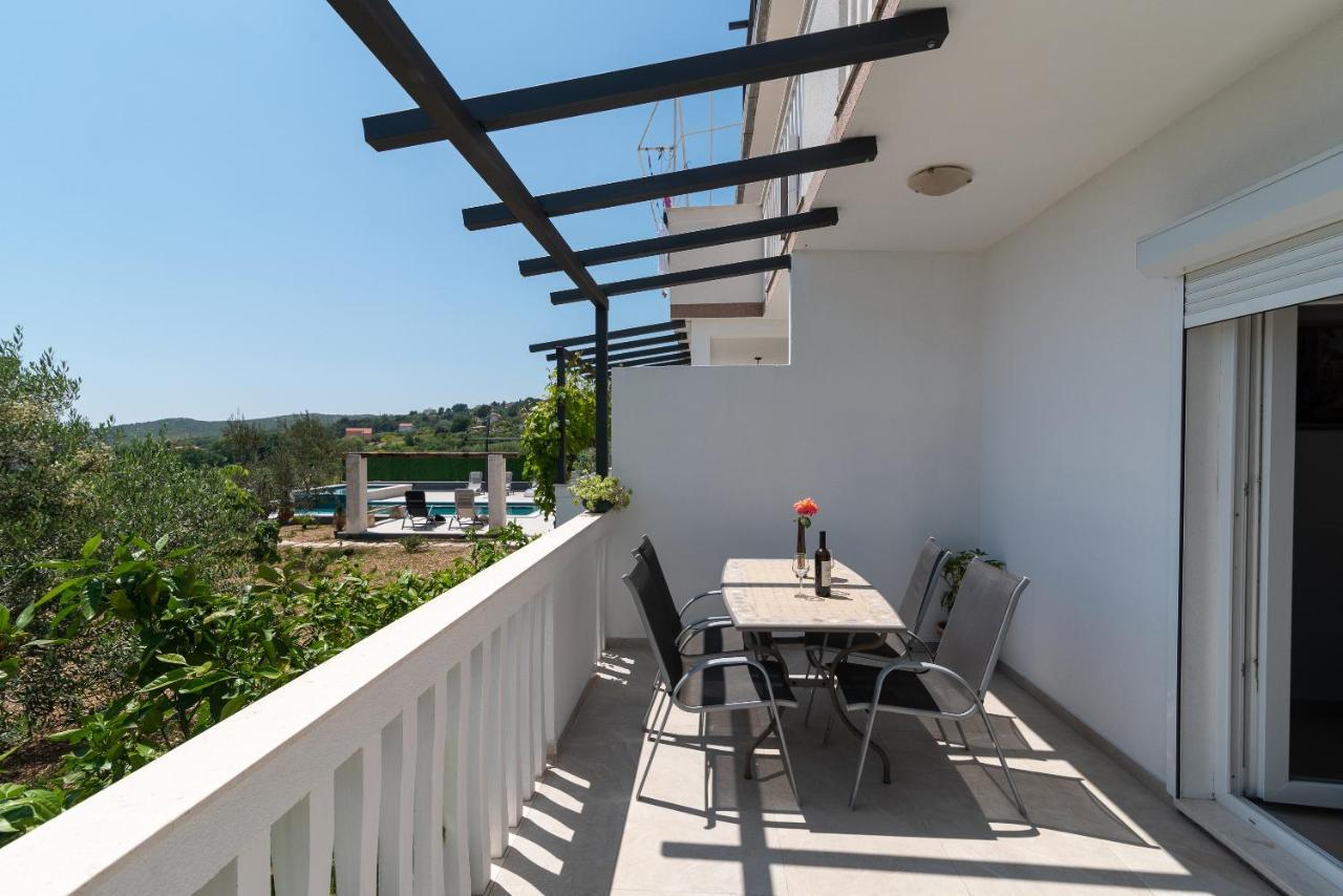 Apartments Dobrila Kaštel Novi Zewnętrze zdjęcie